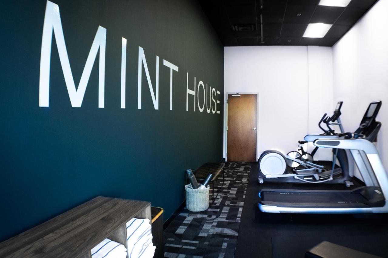 Mint House Greenville - Downtown Exterior photo